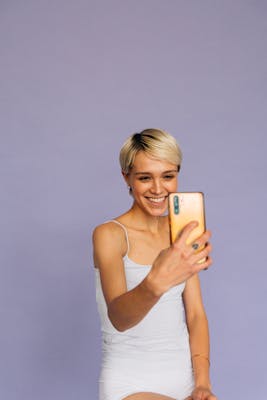 Frida, 24